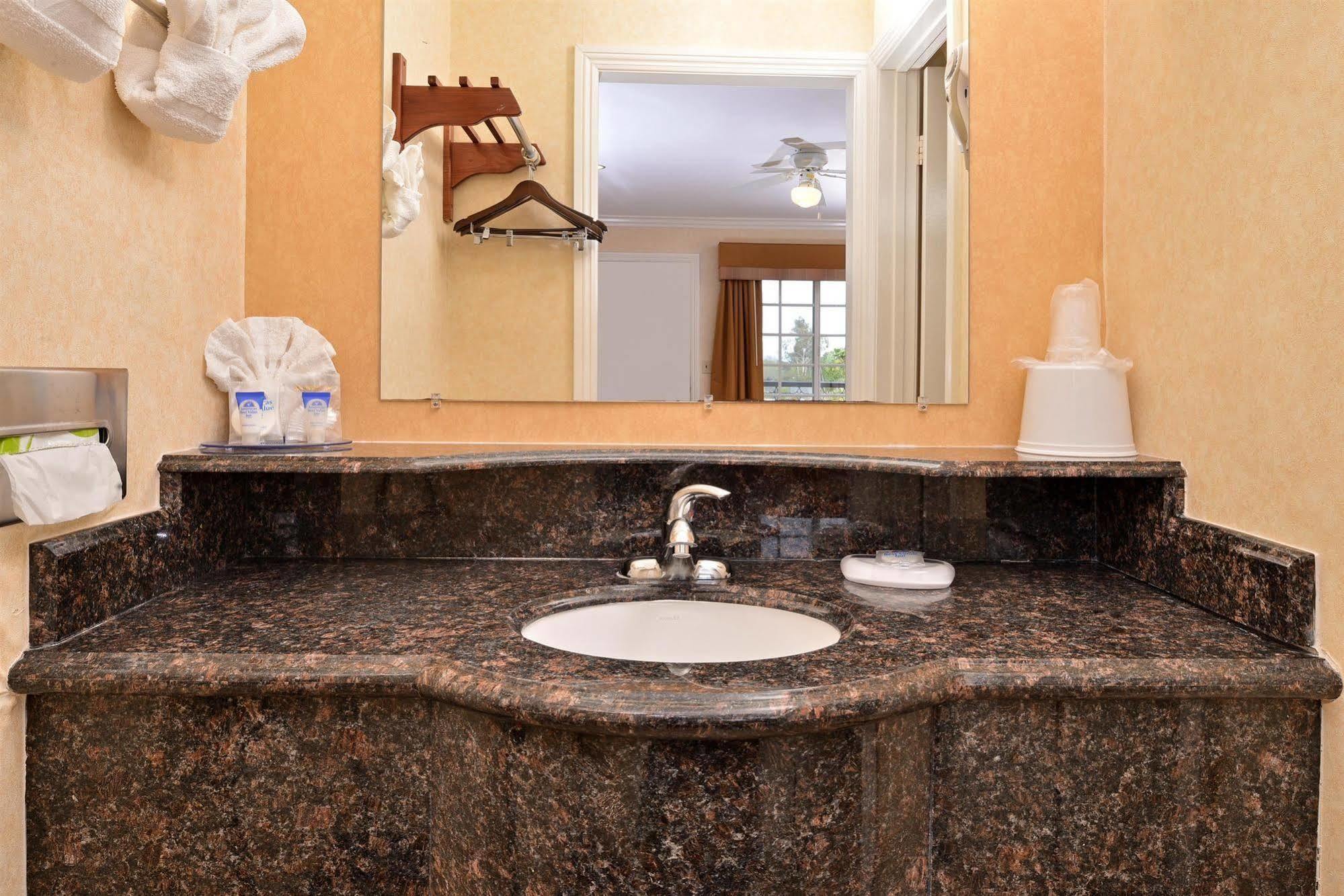 Princess Inn Вестминстер Экстерьер фото